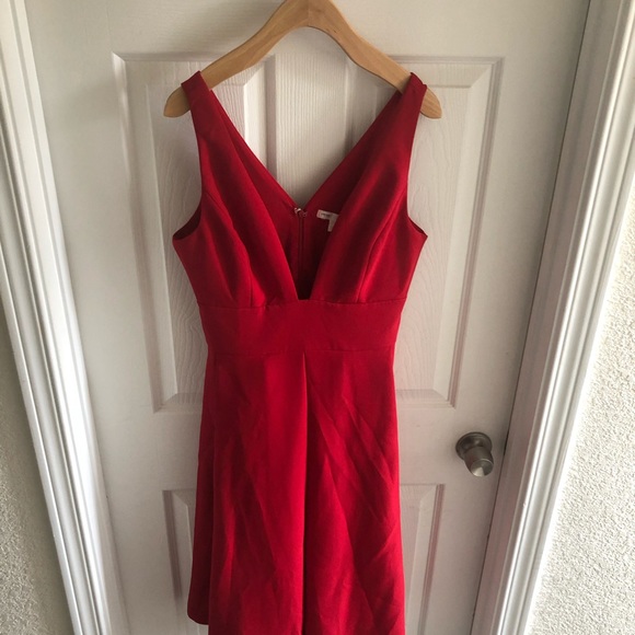 HARLYN Red Lip Dress - Picture 3 of 4